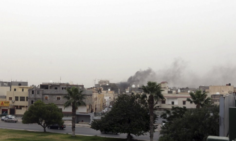 Dūmai virš Libijos Nacionalinio kongreso Tripolyje
