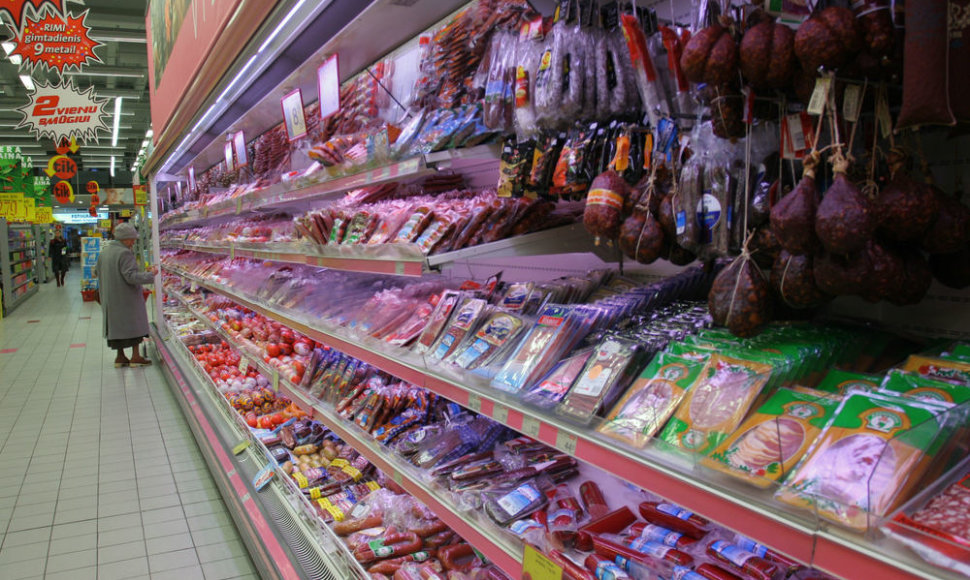 Pirkėjams parduotuvėse labiau rūpi ne mėsos gaminių kokybė, o kaina. 
