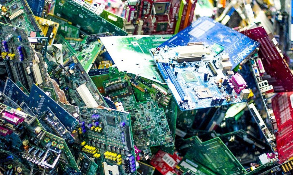 „EMP recycling“ elektronikos ir kitų atliekų perdirbimo gamykloje. 
