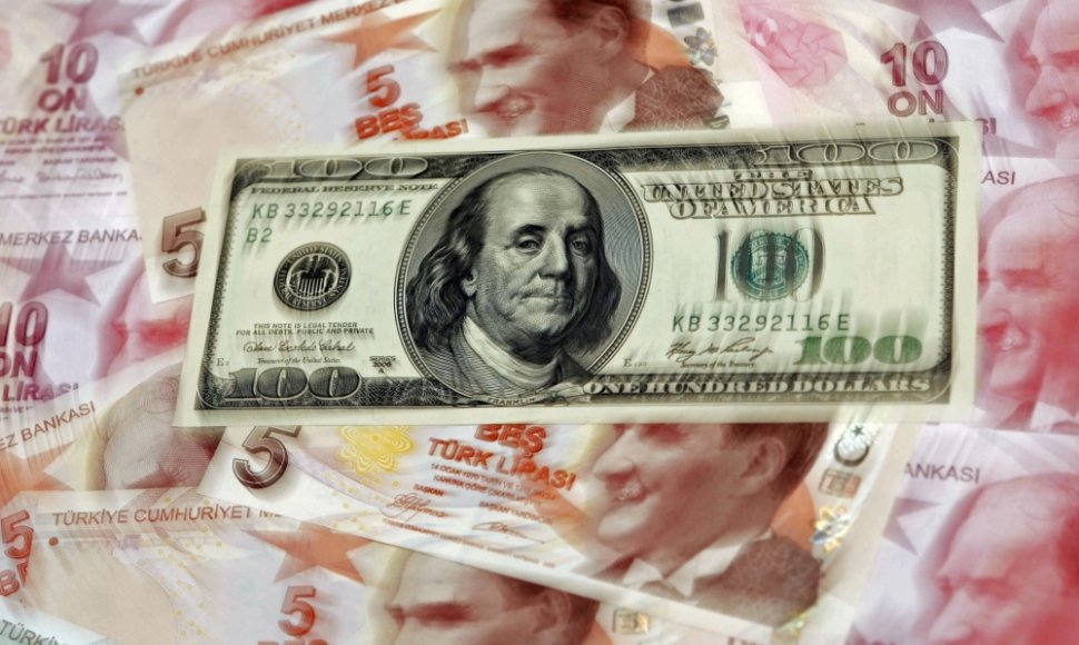 JAV ekonomikai atsigaunant Turkijos lirų kursas krenta