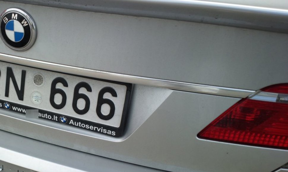 Valstybiniai numeriai su skaičiais 666