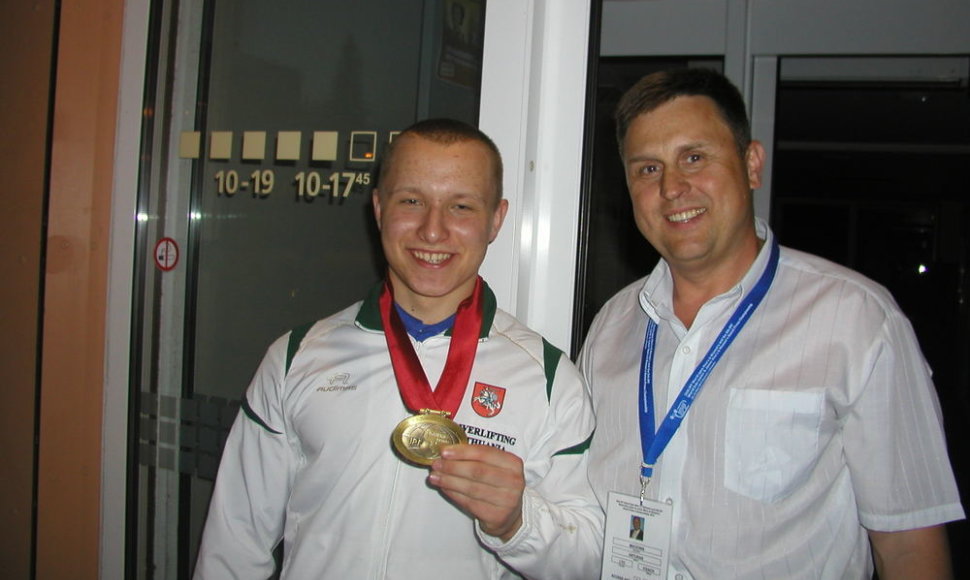 Pasaulio čempionas Klaudijus Malevskis su treneriu Artūru Mačioniu