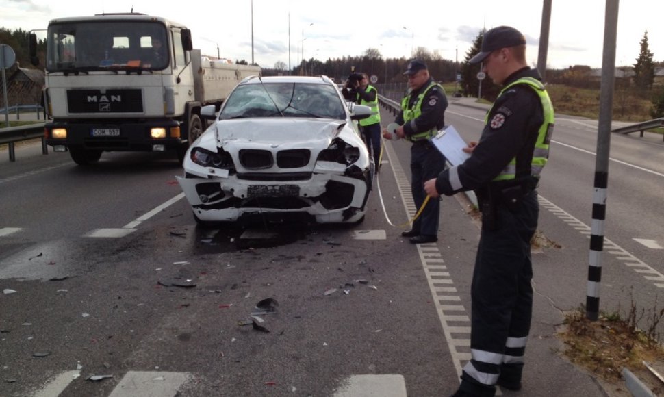 BMW X6 automobilis po avarijos