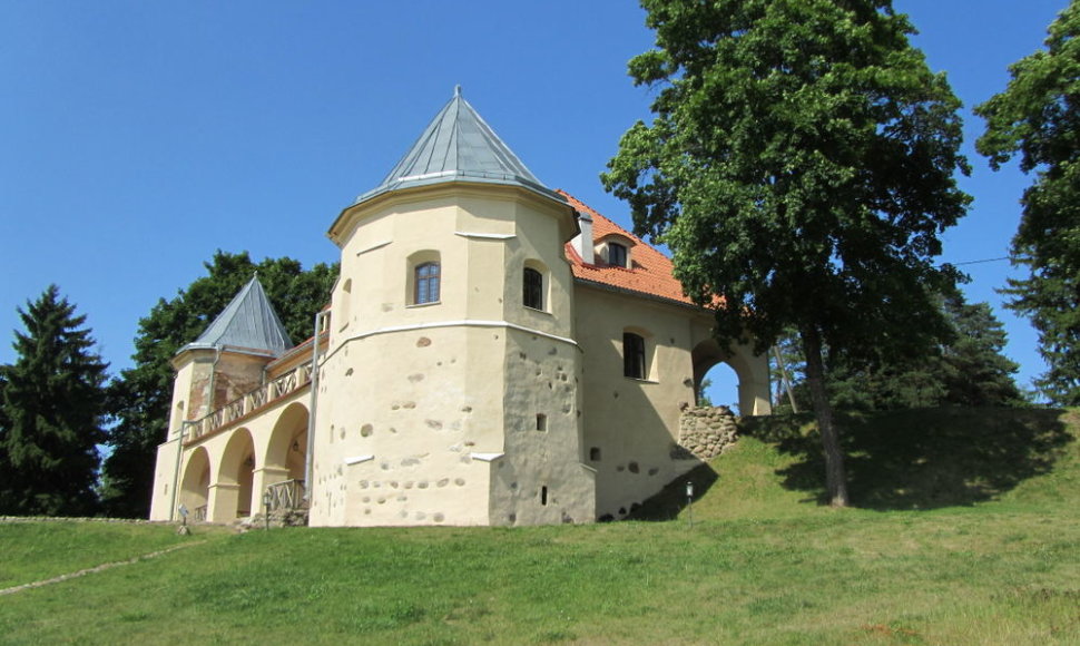 Atstatyta Norviliškių pilis