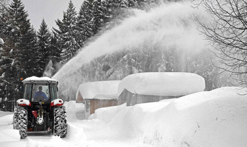 Dalį Austrijos paralyžiavo gausus snygis