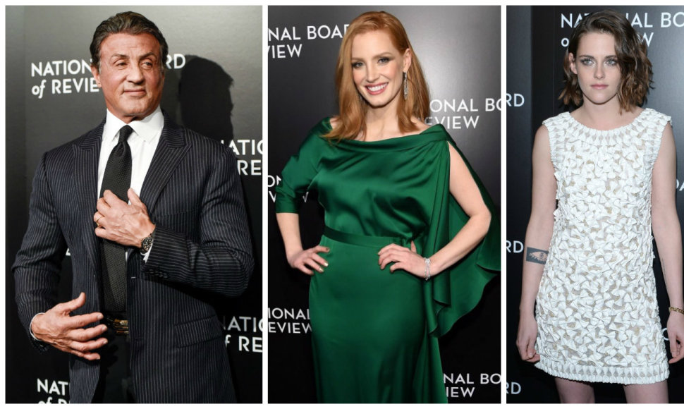 „The National Board of Review“ apdovanojimų svečiai (iš kairės): Sylvesteris Stallone, Jessica Chastain, Kristen Stewart ir Mattas Damonas su žmona Luciana Barroso