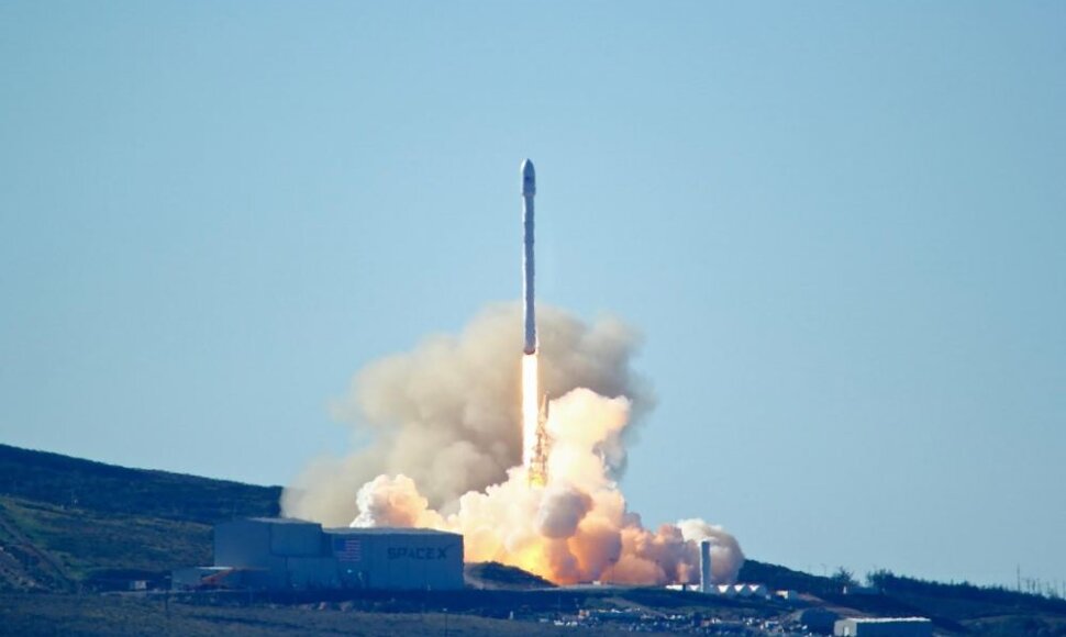 „SpaceX“ raketos pakilimas