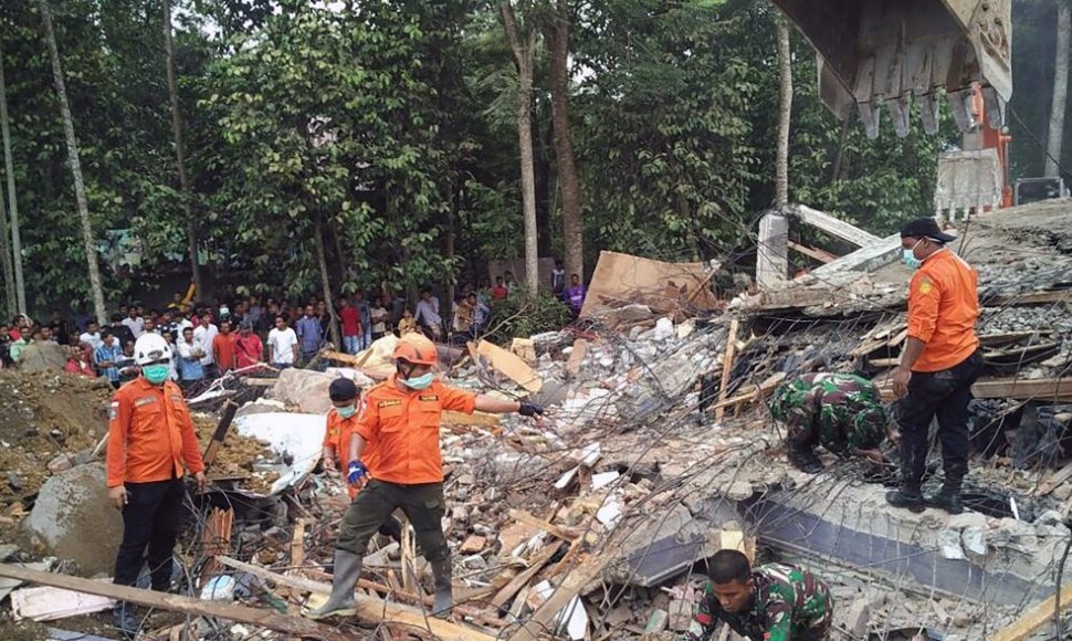 Žemės drebėjimo padariniai Indonezijoje