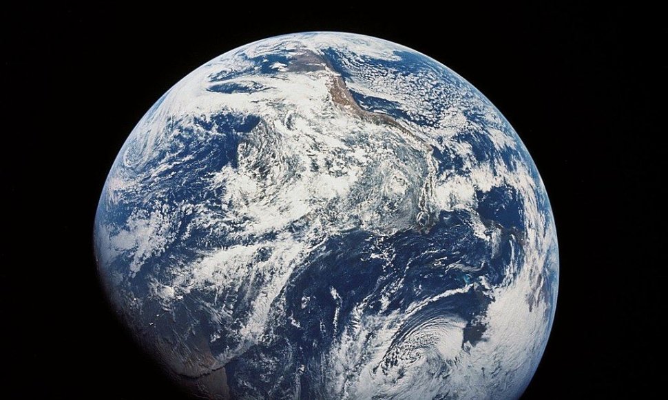 Žemė, nufotografuota iš maždaug 30 tūkstančių kilometrų aukščio