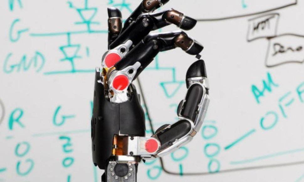 DARPA rankos protezas, kuris geba perteikti lytėjimo pojūtį