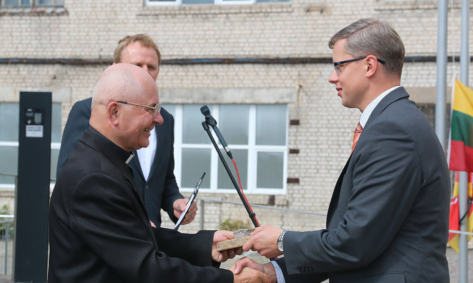 Praėjusią vasarą pradėti Kauno Kristaus Prisikėlimo bažnyčios šventoriaus tvarkymo darbai oficialiai baigti