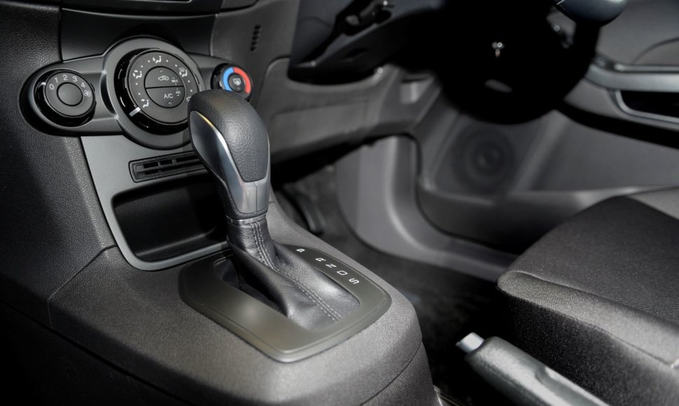 „Ford Fiesta“ 1.0 l EcoBoost su  „Ford Powershift“ automatine transmisija