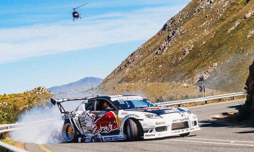 mad-mike-drifts-badbul-around-the-franschhoek-pass-conquer-the-cape