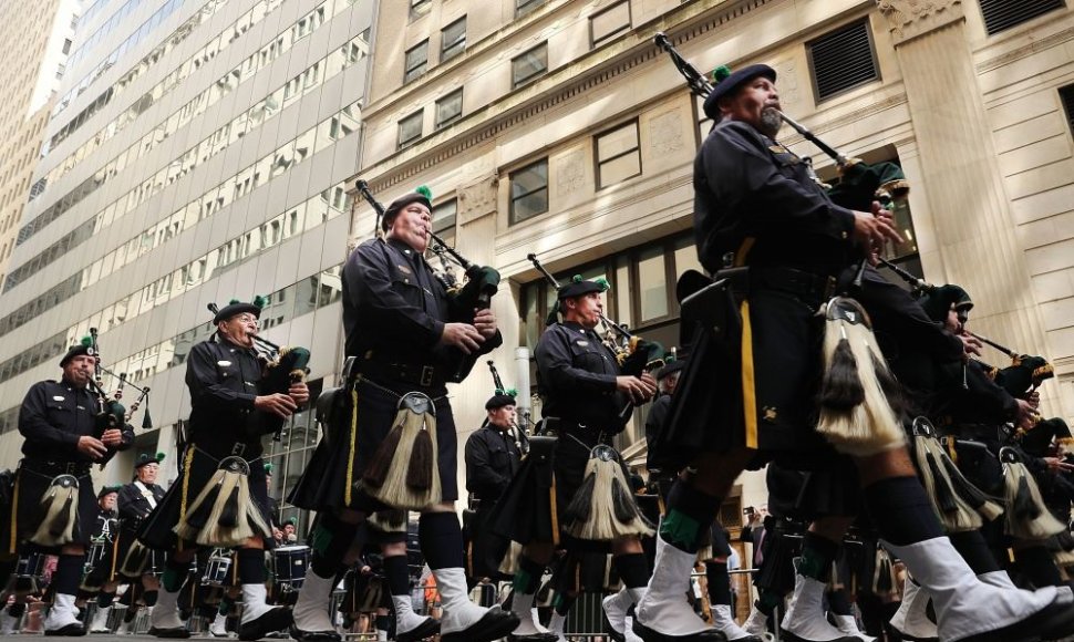Policijos orkestrai surengė eiseną Niujorko gatvėmis