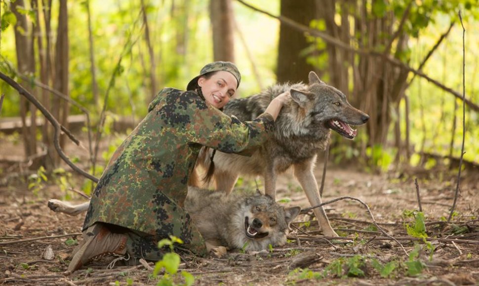 Jurga Anusauskienė su vilkais Baltarusijoje