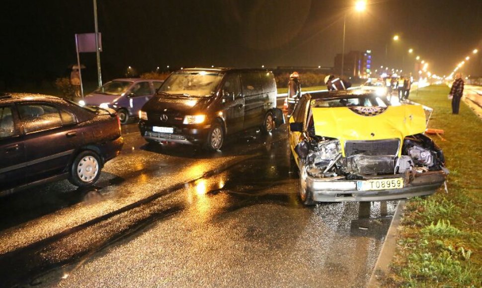 Girtas taksistas Klaipėdoje sukėlė avariją