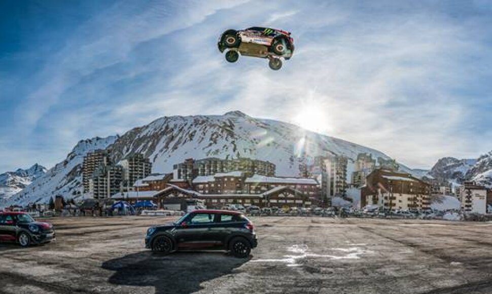 Guerlaino Chicherit 110 metrų šuolis automobiliu