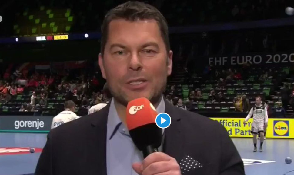 ZDF sporto komentatorius Yorckas Polusas gavo kamuoliu per galvą.