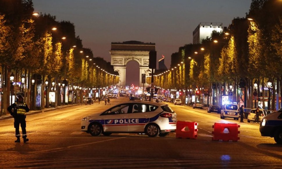 Paryžiaus pareigūnai sukelti ant kojų