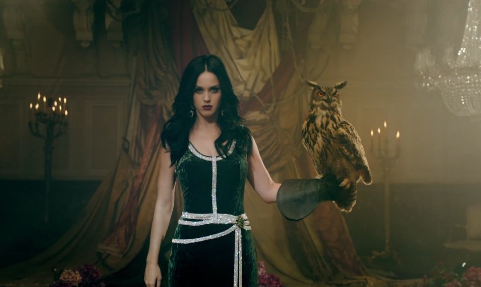 Katy Perry dainos „Unconditionally“ vaizdo klipe