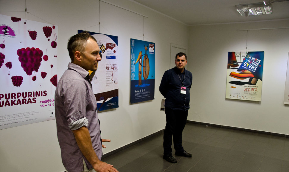 Anykščių menų inkubatoriuje menininkas Marius Žalneravičius pristatė plakatų parodą „Nr.2 Magenta“