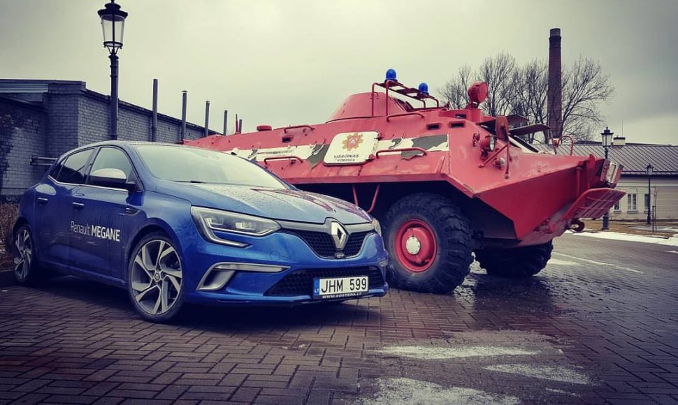 „Renault Megane GT“ Šiauliuose, Ch.Frenkelio vilos kieme