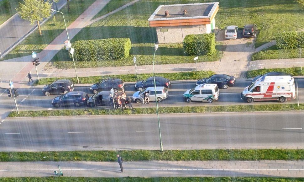 Rytinė avarija Klaipėdoje: susidūrė 3 automobiliai
