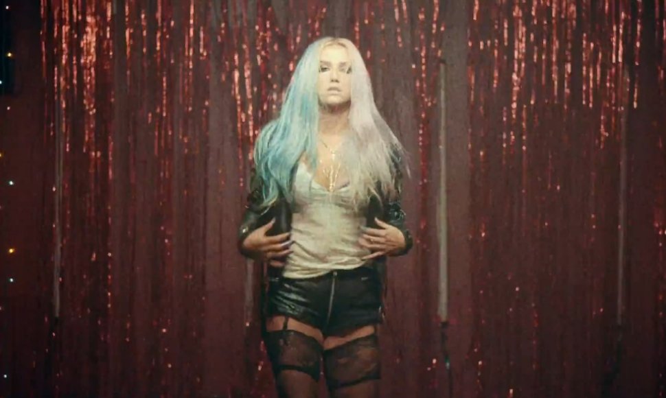 Keshos dainos „Dirty Love“ vaizdo klipe