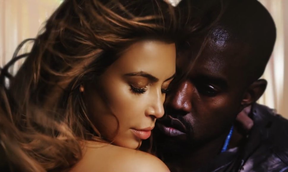 Kim Kardashian nusifilmavo sužadėtinio Kanye Westo dainos „Bound 2“ vaizdo klipe