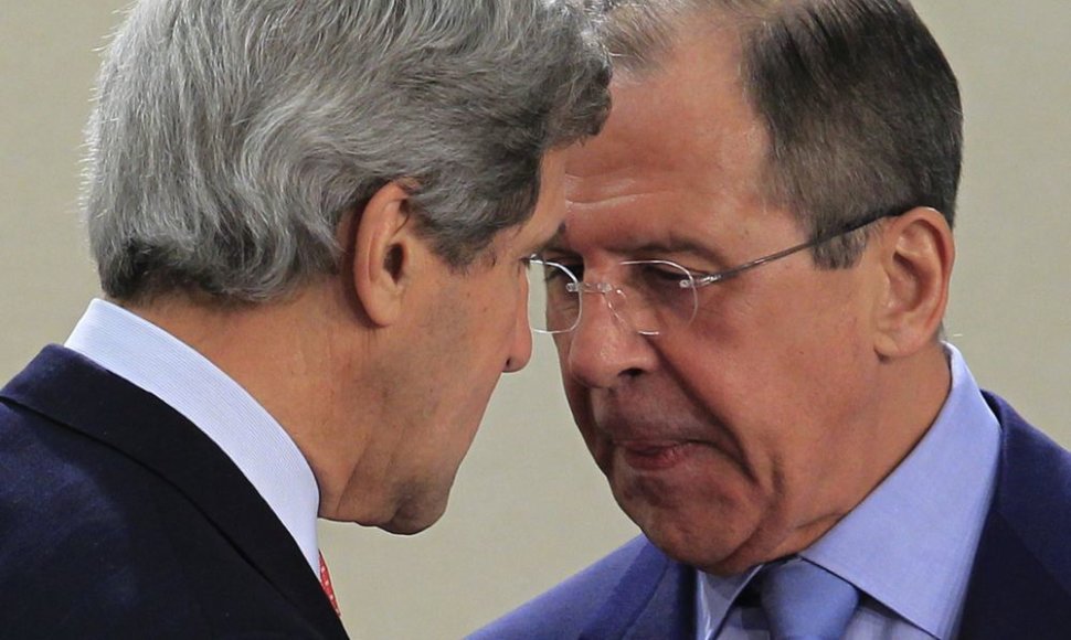 JAV valstybės sekretorius Johnas Kerry ir Rusijos užsienio reikalų ministras Sergejus Lavrovas