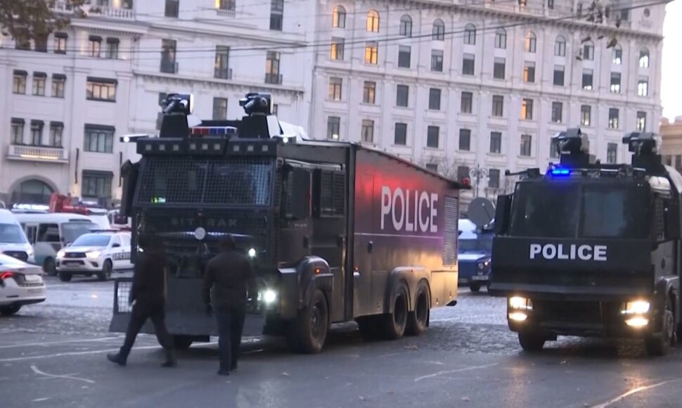 Speciali policijos technika protestuotojams Sakartvele tramdyti