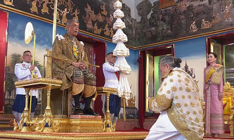 Karūnuotas karalius Maha Vajiralongkornas