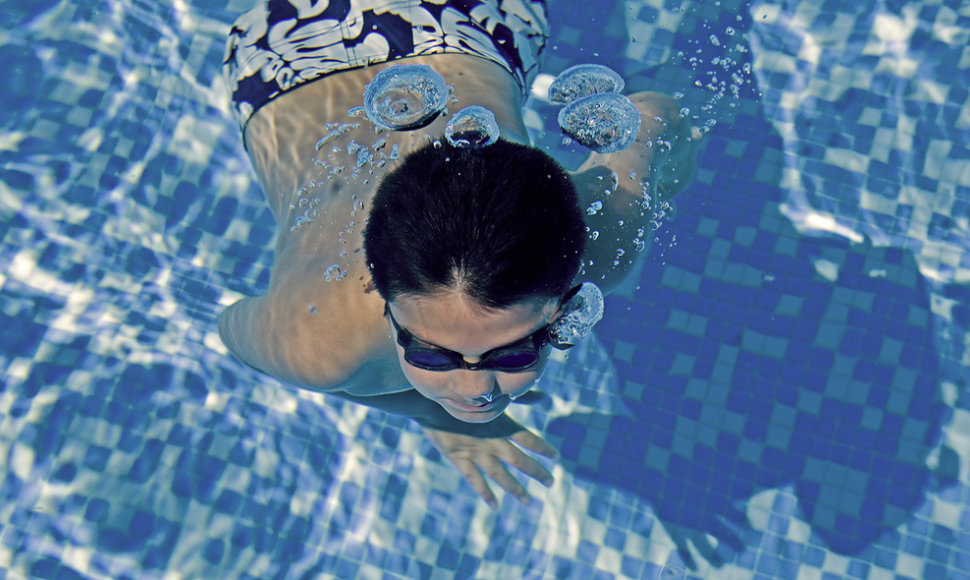 Plaukiant dirba visi raumenys