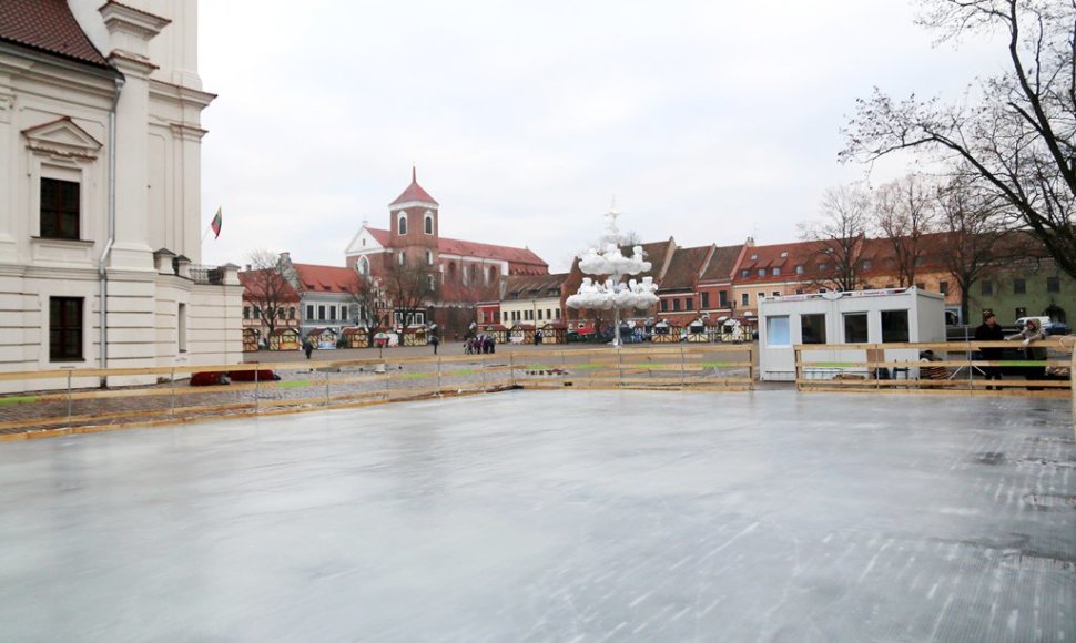 Kauno Rotušės aikštėje atidaroma čiuožykla po atviru dangumi