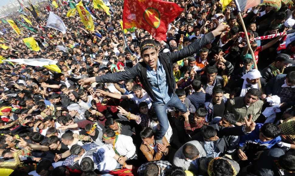 Reede, 21 märts. Kurdid Türgis kevade algust vastu võtmas.