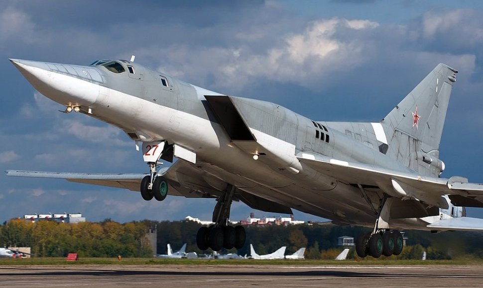 Rusijos naikintuvas Tu-22M3.