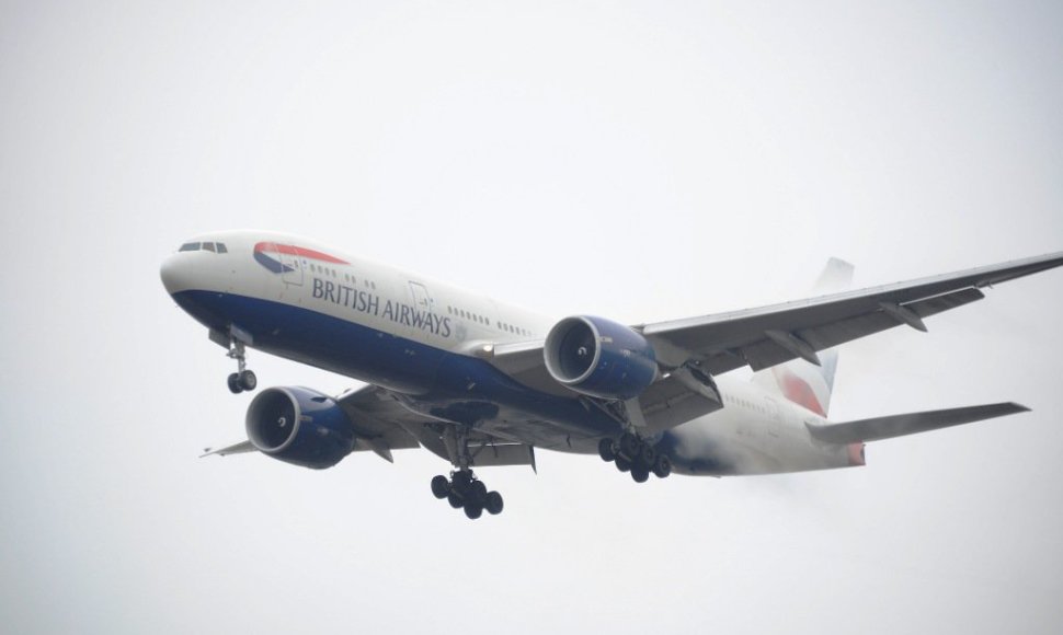 Dėl technikų aplaidumo ore užsidegė "British Airways" kompanijos lėktuvas.