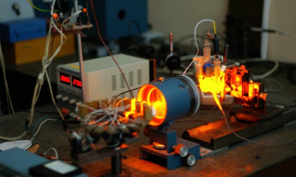 Projektui vykdyti sukurtas fotoelektrocheminių matavimų stendas