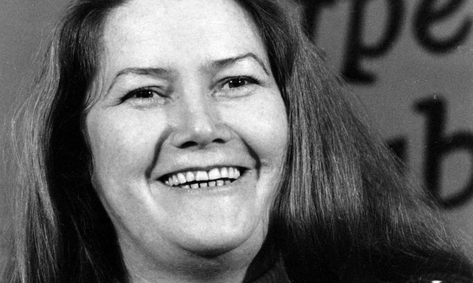 Colleen McCullough (1977 m.)