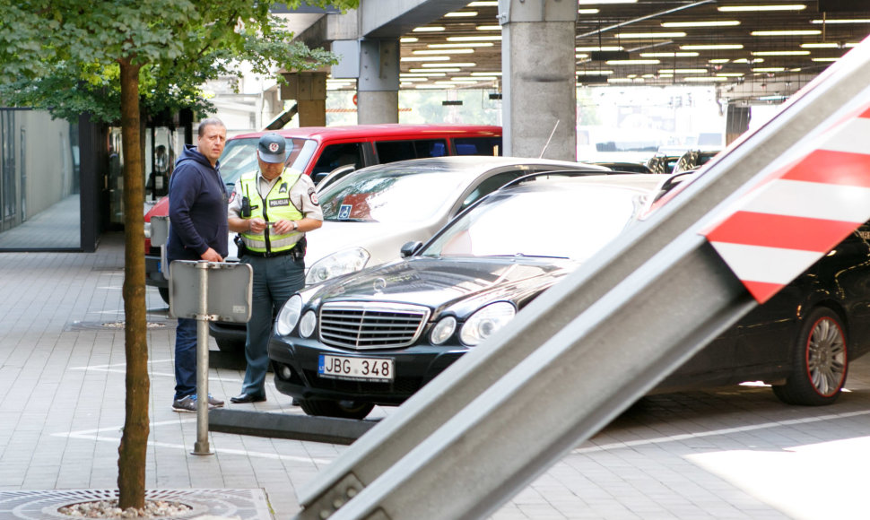 Kauno policija tikrino neįgaliųjų vietose paliktus automobilius