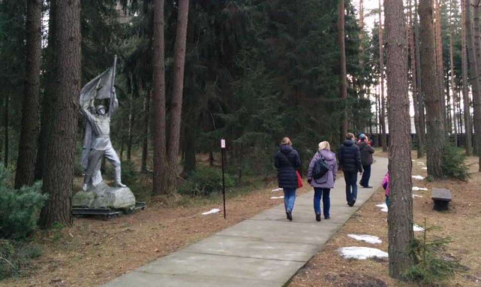 Lietuviai lanko Grūto parką