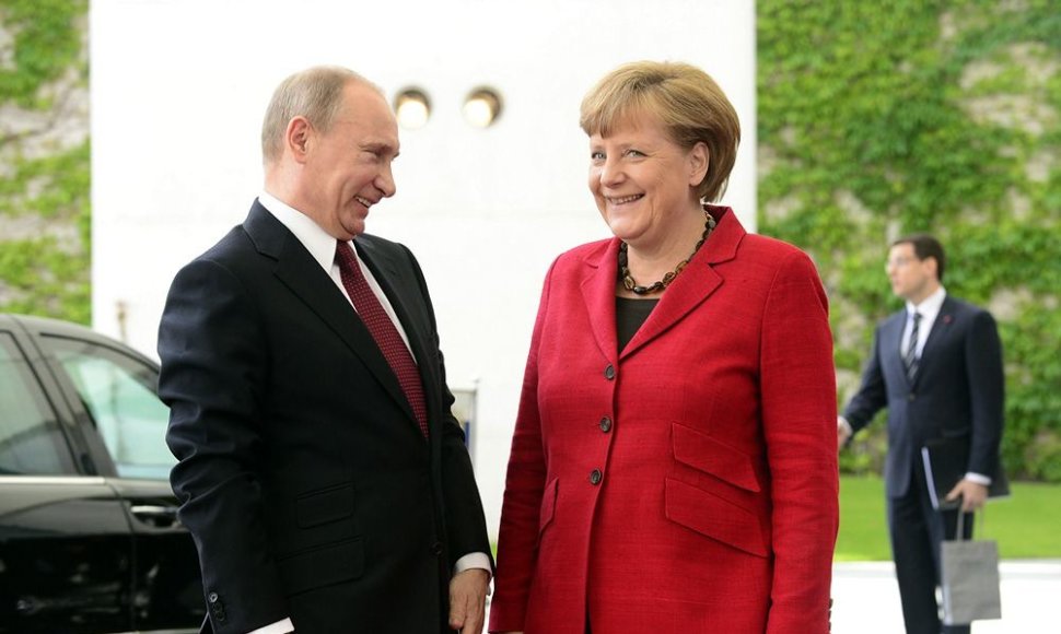 Rusijos prezidentas Vladimiras Putinas ir Angela Merkel