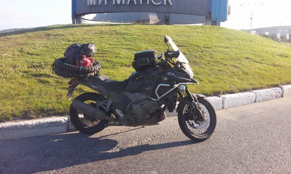 Aidas Bubinas „Honda Crosstourer“ motociklu grįžo į Murmanską