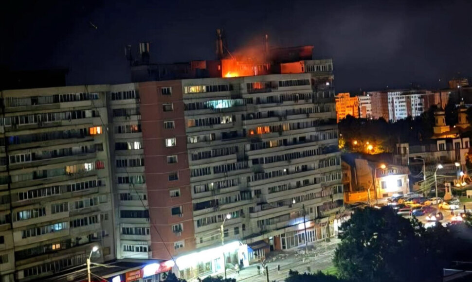 Rusijos dronas pataikė į daugiabutį Rumunijoje / AP