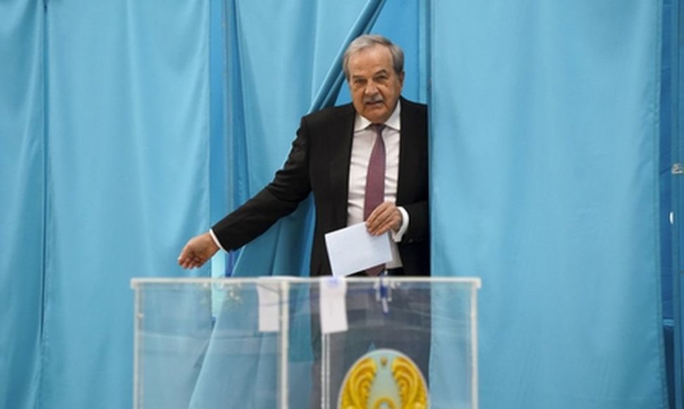 Sekmadienį Kazachstane surengti pirmalakiai rinkimai