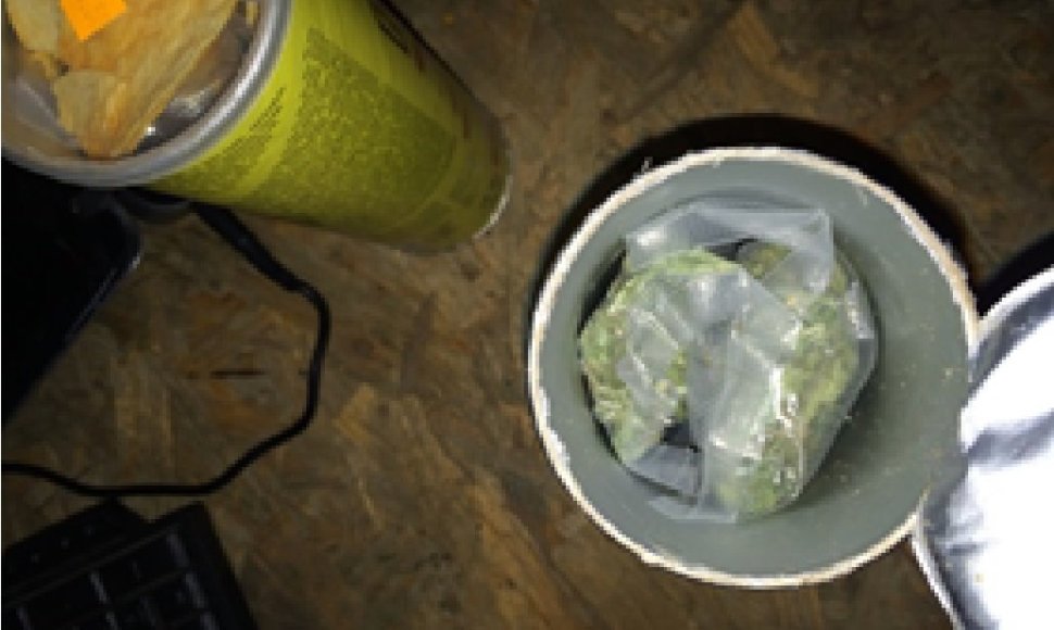 Kanapių augintojas marihuaną slėpė bulvių traškučiuose