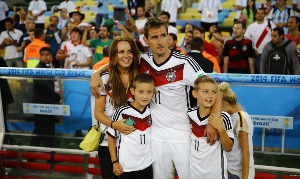 Miroslavas Klose su žmona Sylwia ir sūnumis Noah bei Luanu