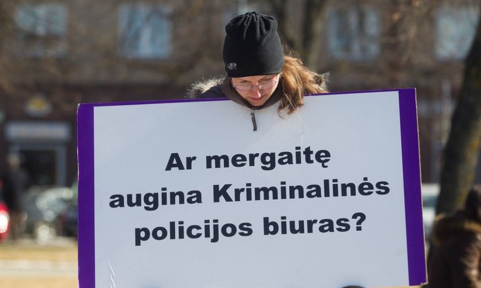 Neringos Venckienės rėmėjai Nepriklausomybės aikštėje susirinko į protesto akciją.