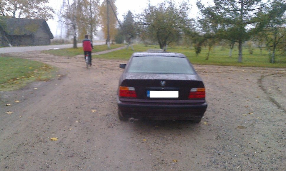 Kėdainių rajone rastas pabėgęs iš avarijos vietos BMW