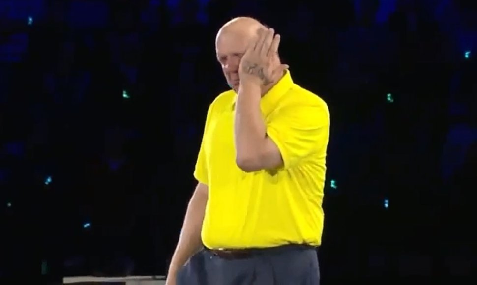 Steve'as Ballmeris su „Microsoft“ atsisveikino braukdamas ašarą
